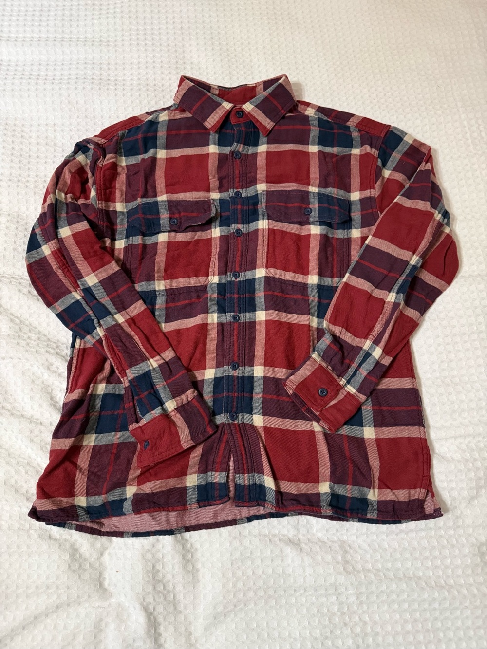 American Eagle Outfitters Men’s Red and Navy Plaid Flannel Button-Down Shirt